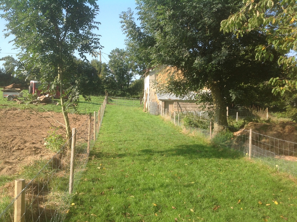 20140916 LE BOSQUET FENCING & POND WORKS 04.jpg